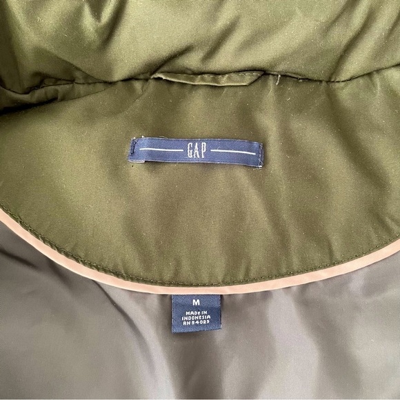 GAP Puffer Vest with Removable Faux Fur Lined Hood - Picture 3 of 10